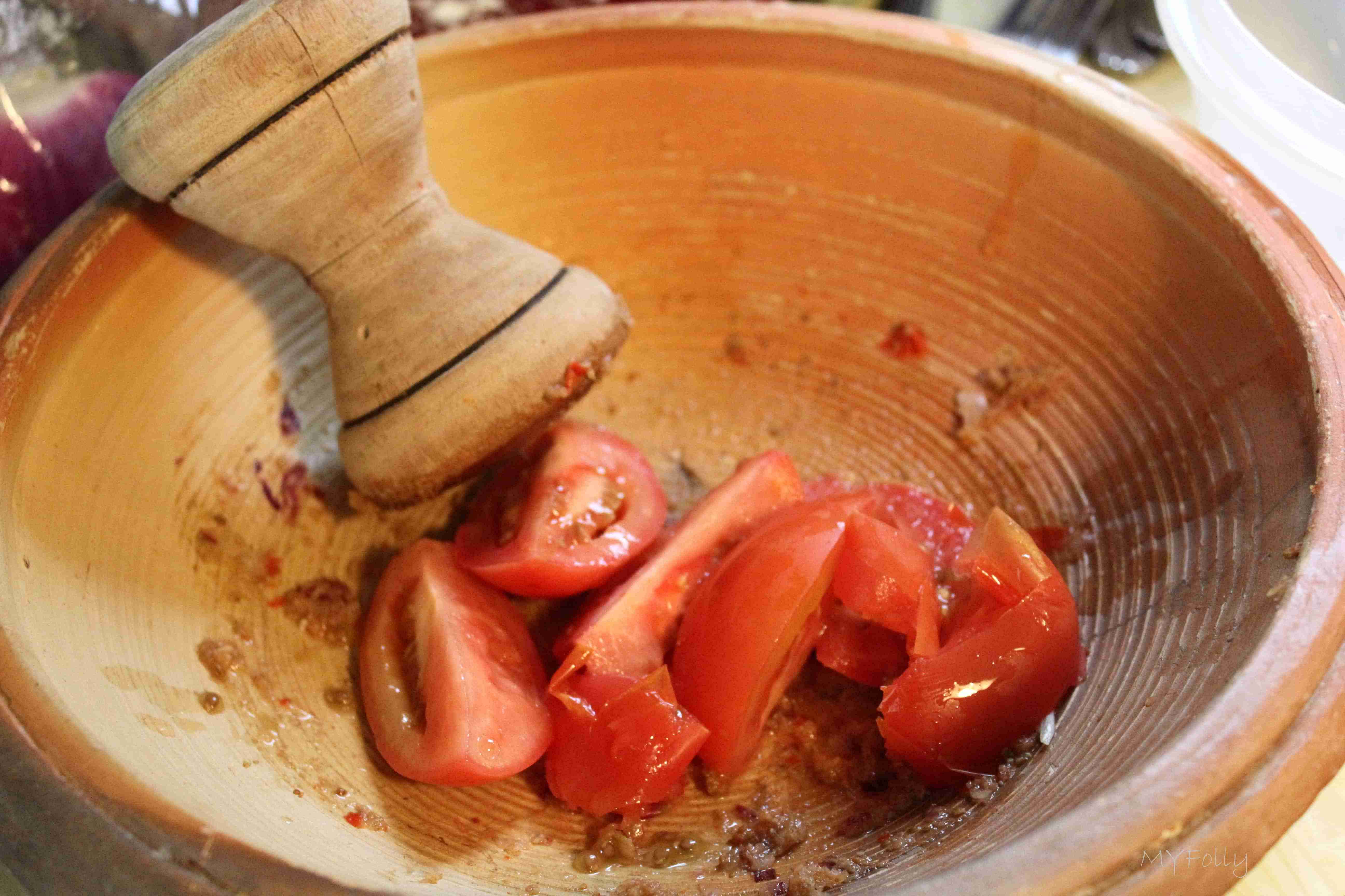 grinding tomatoes